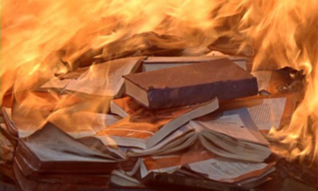 حرق الكتب وتدمير المكتبات وراء تخلف الأمة العربية!!