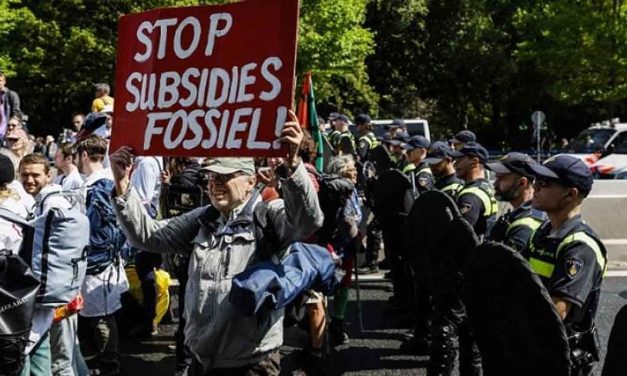 منظمة اللاعنف العالمية تستنكر اعتقال السلطات الهولندية ناشطي المناخ